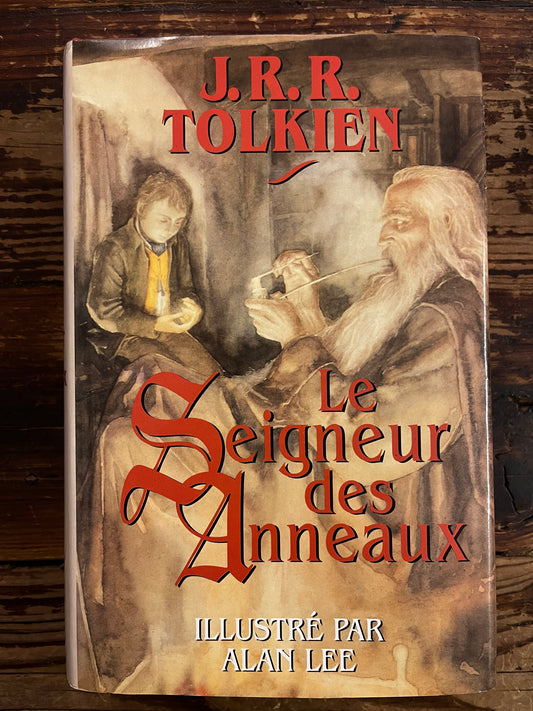 couverture du livre 'Le seigneur des anneaux' par Tolkien sur une surface en bois
