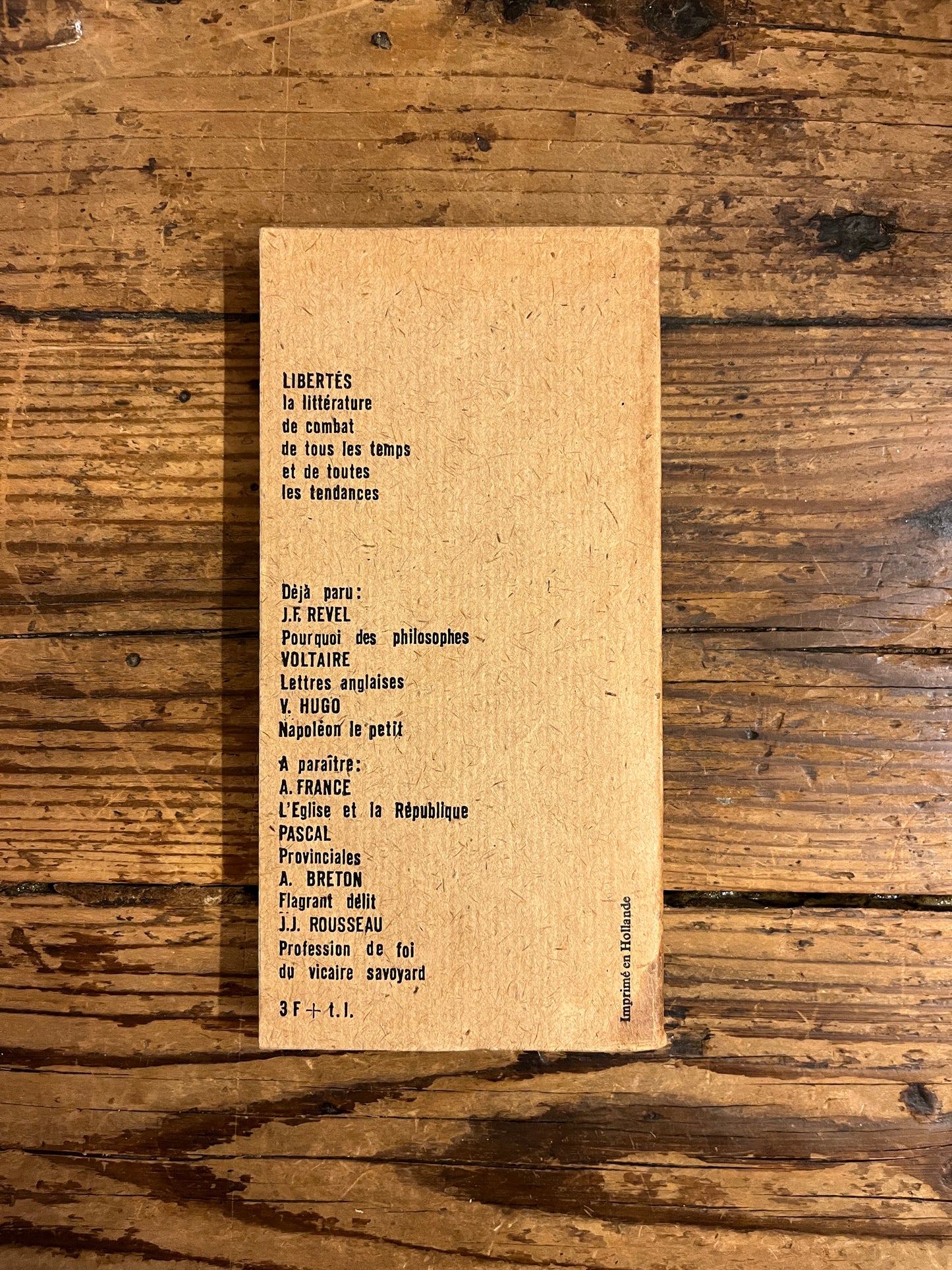 quatrieme de couverture du livre "ecrits philosophiques par Denis Diderot sur fond de bois