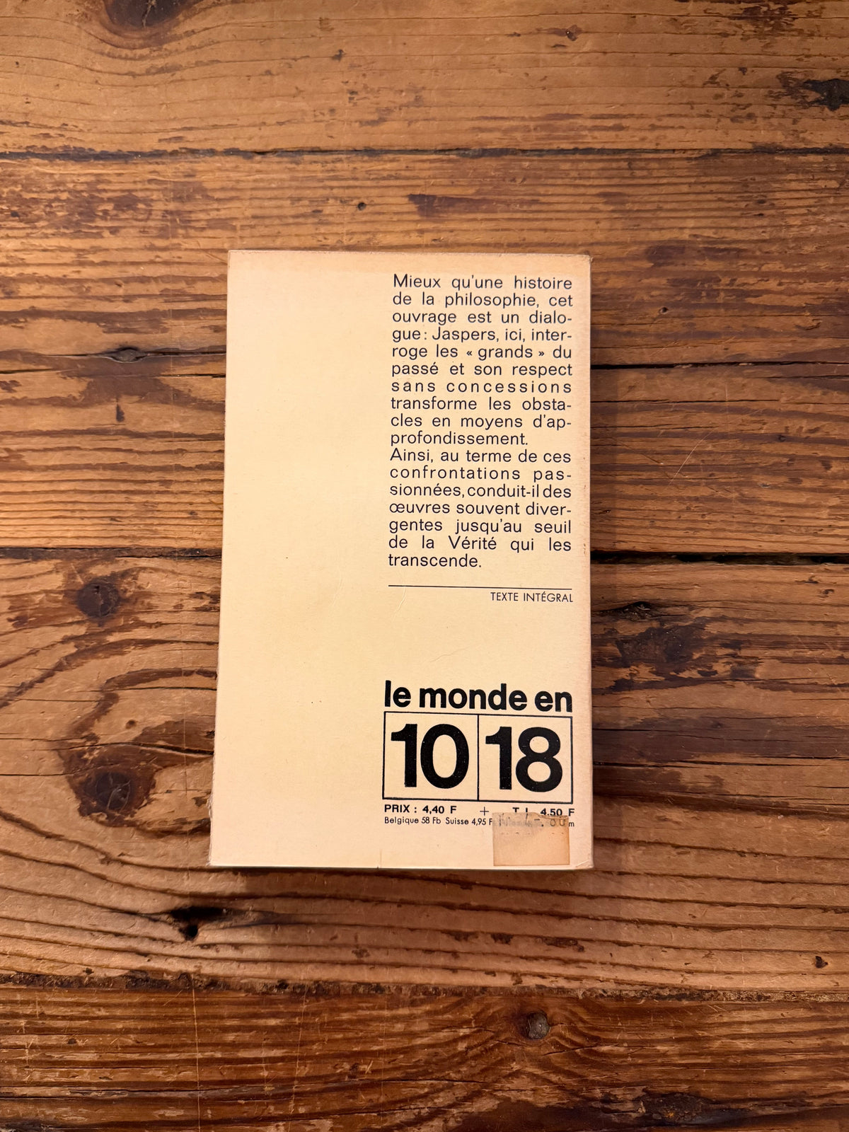 photo de la couverture du livre "Les Grands Philosophes sur fond de bois