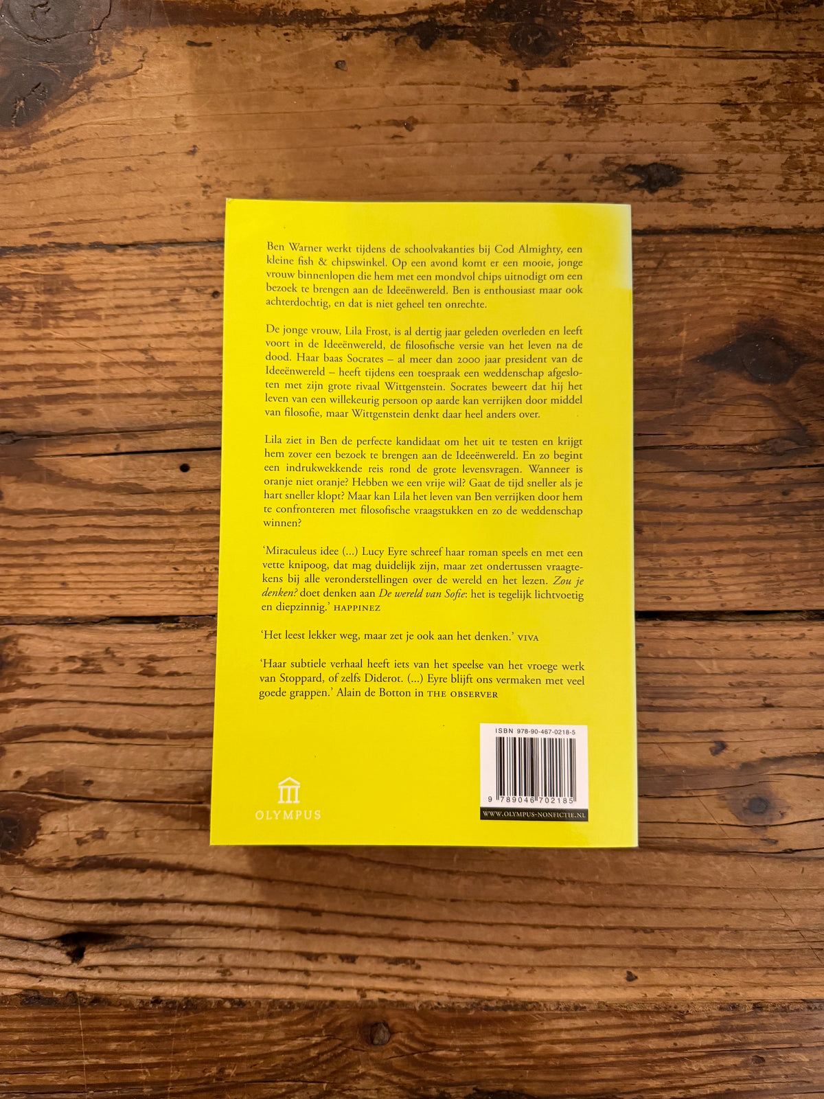 foto van de omslag van het boek "zou je denken?" op houten achtergrond