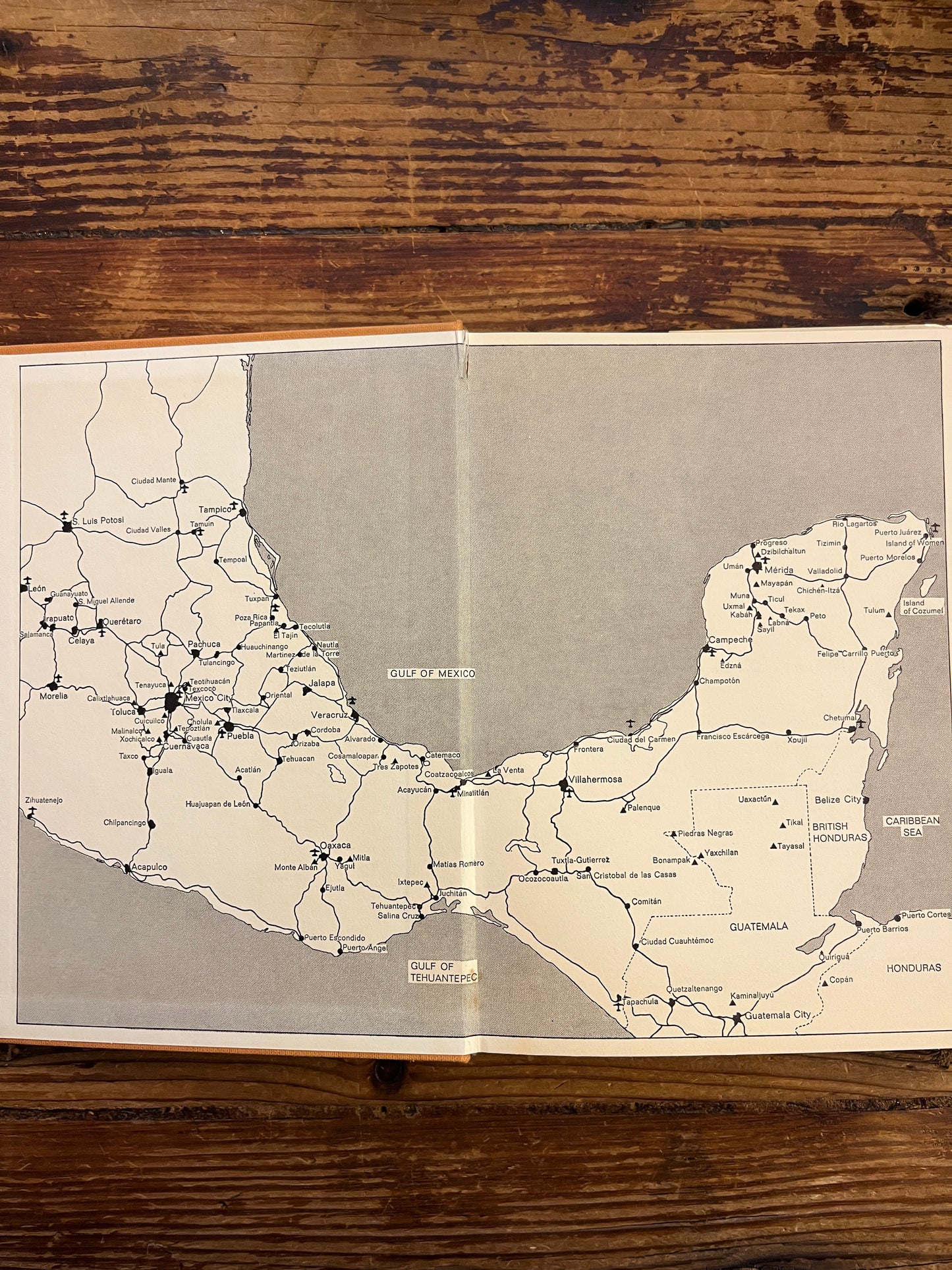 Mexican cities of the Gods, an archaeological Guide, Hans Helfritz