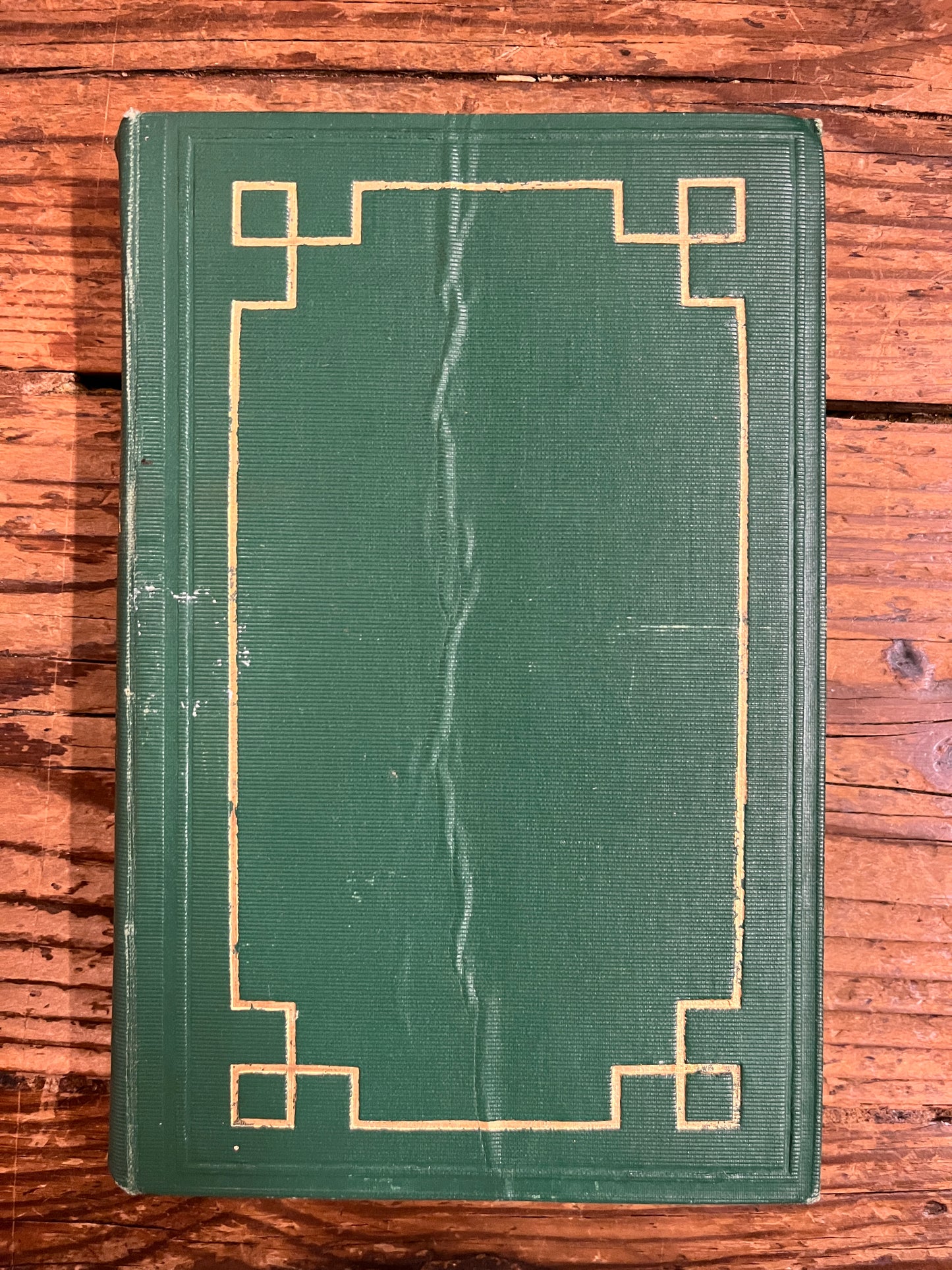 couverture du livre "Montesquieu, Lettres" sur fond de bois