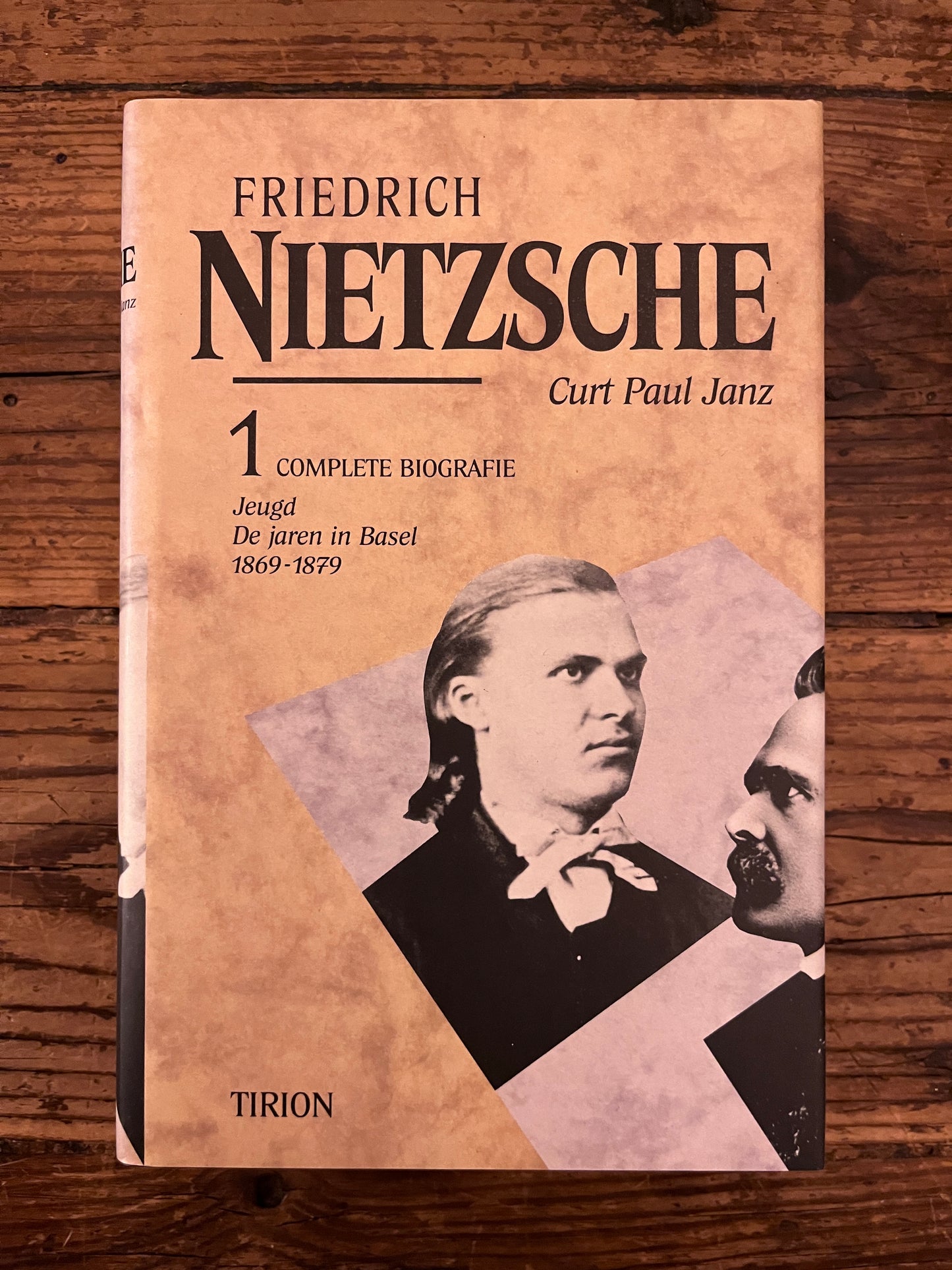 foto van de cover van de complete biografie van Nietzsche
