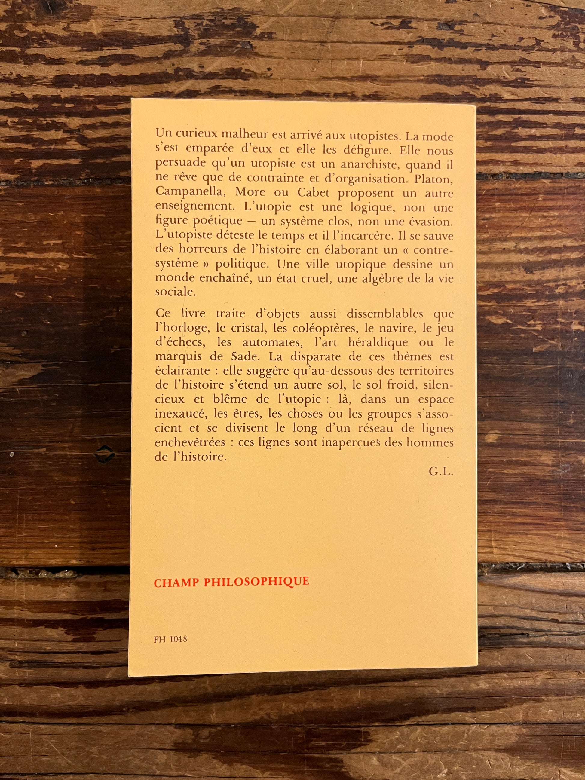 Dos du livre de poche dont le titre est 'Utopie et civilisations' par Lapouge, exposé sur une surface en bois