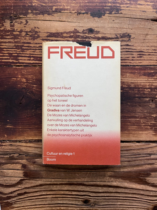 Voorkant van boek met de titel 'Freud, cultuur en religie 1'  door Sigmund Freud op een houten achtergrond 