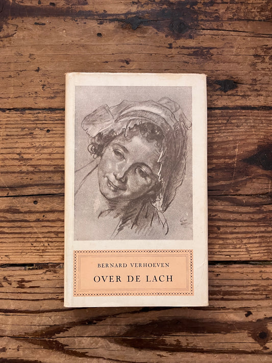 foto van de omslag van het boek "over de lach" op houten achtergrond