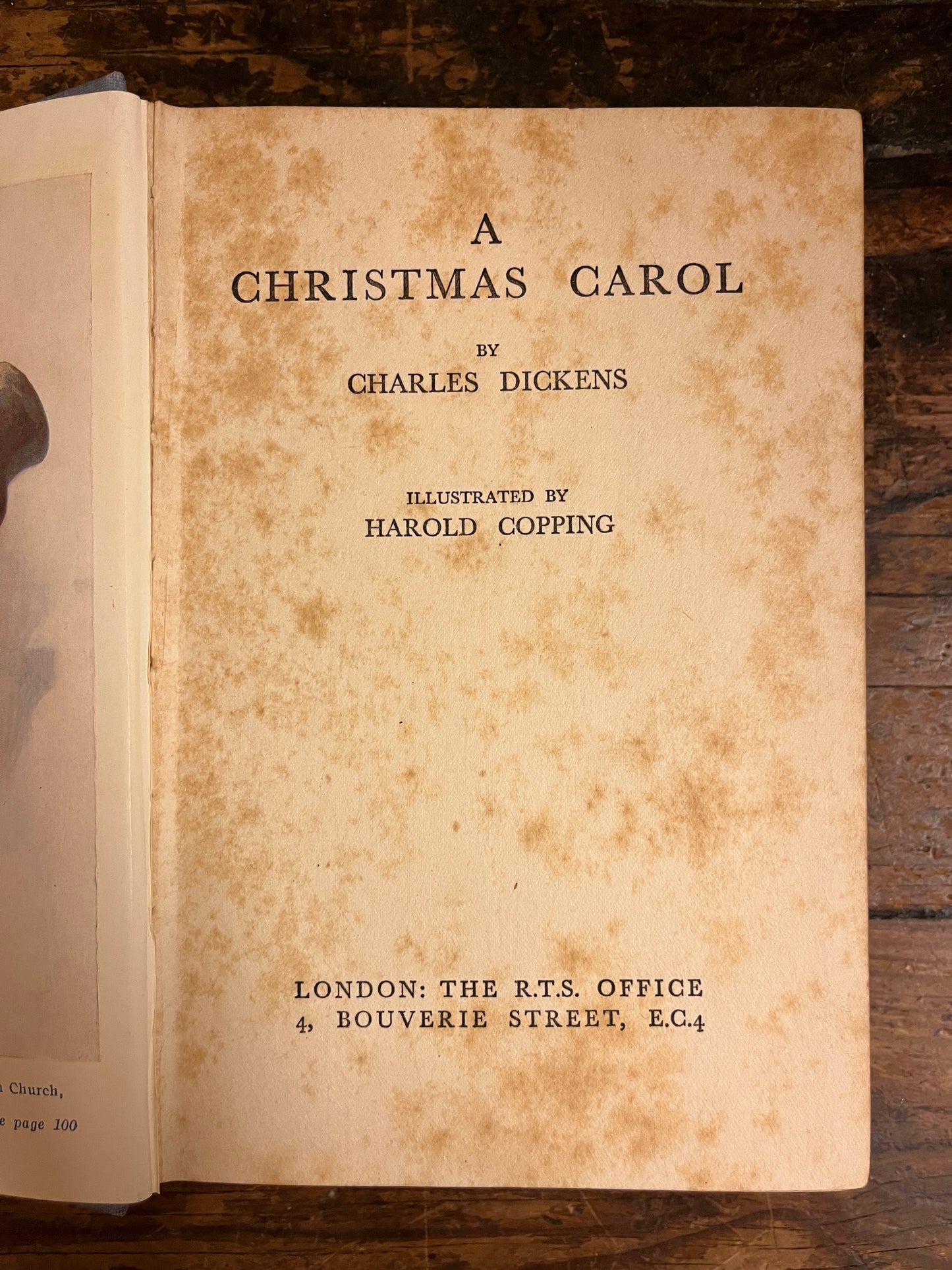 title page of the book "A christmas Carol" on a wooden background
