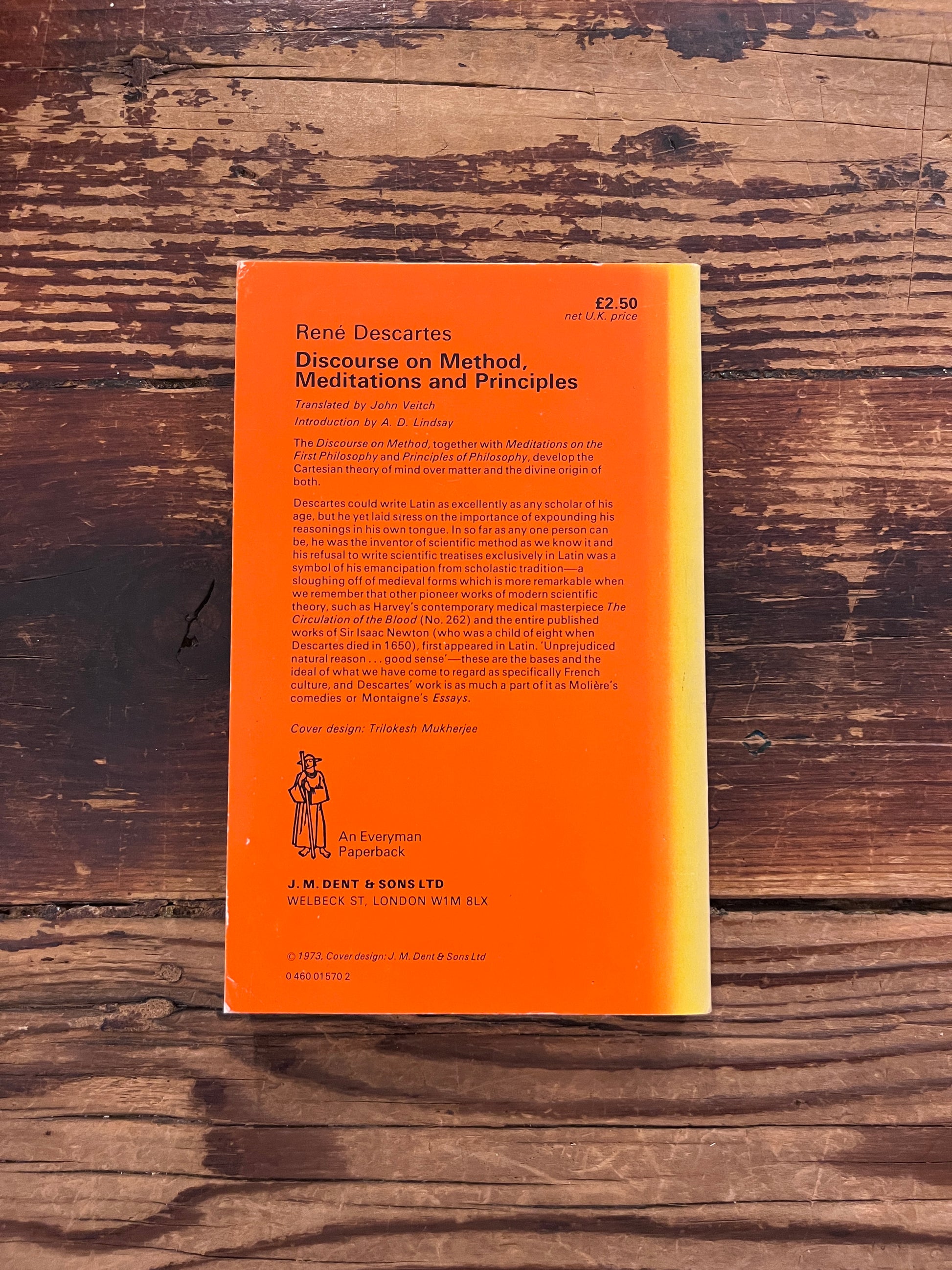 photo of the cover of the book "A discourse on method" on wooden baclground
