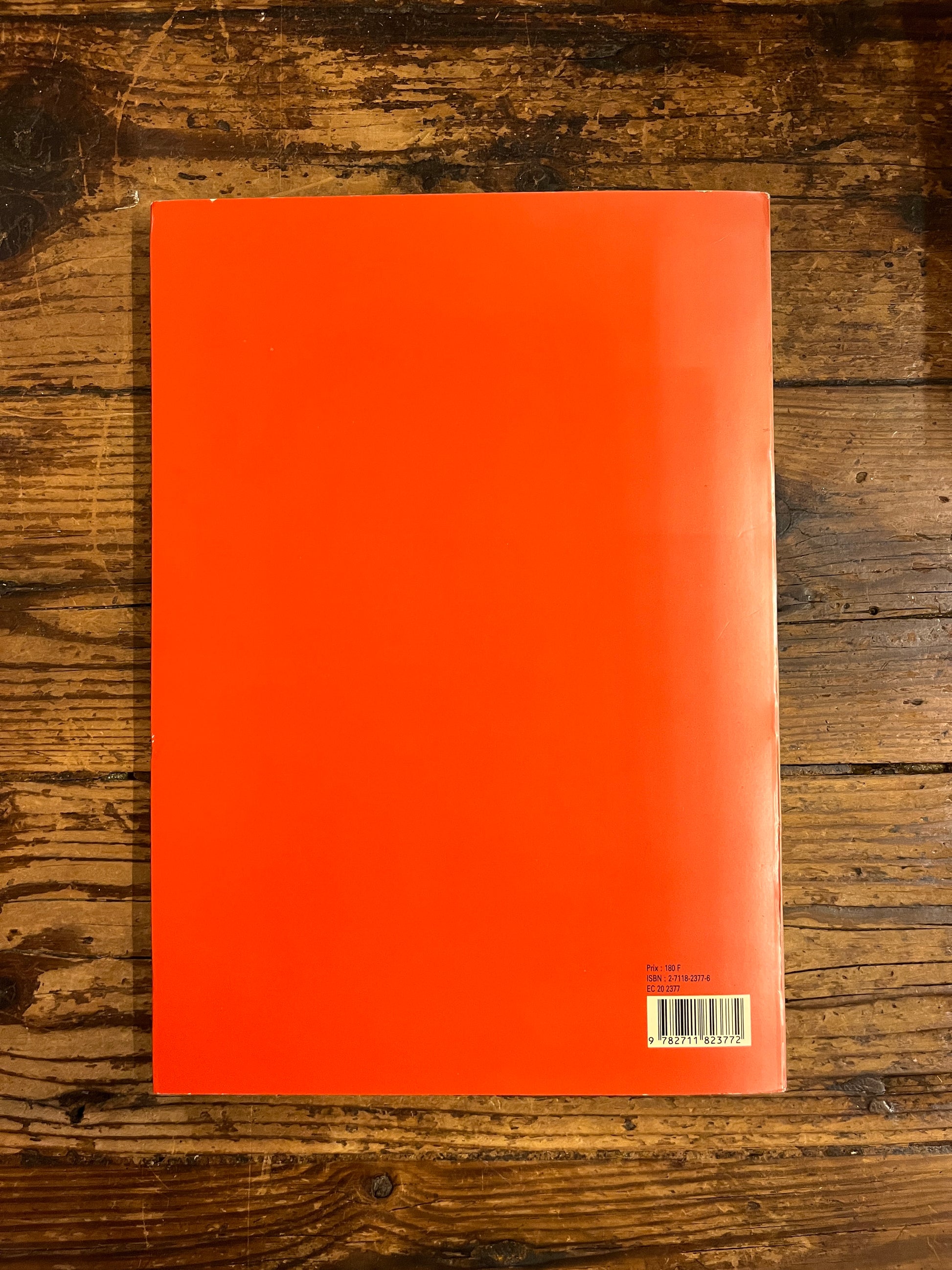 quatrieme de couverture du livre "mémoires d'aveugle" sur fond de bois