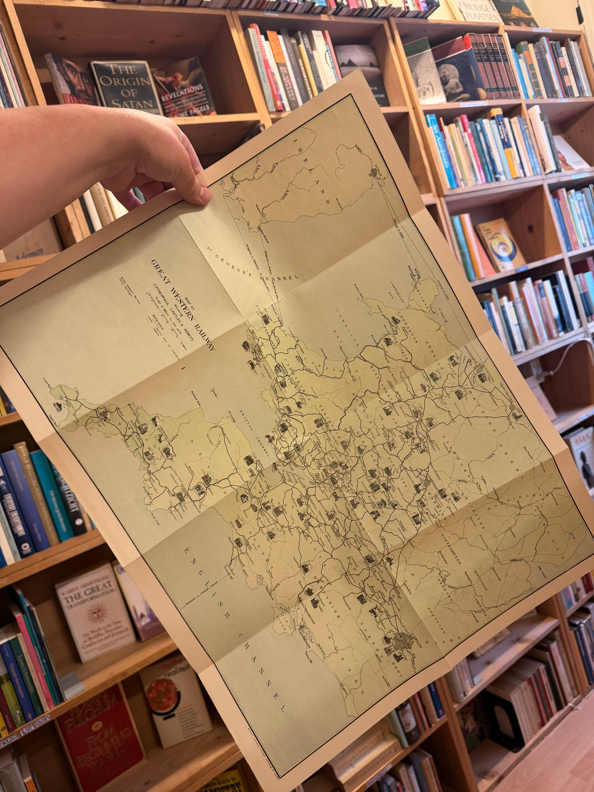Map of the book titled 'Cathedrals' from 1926 from the series made by 'The Great Western Railway' 