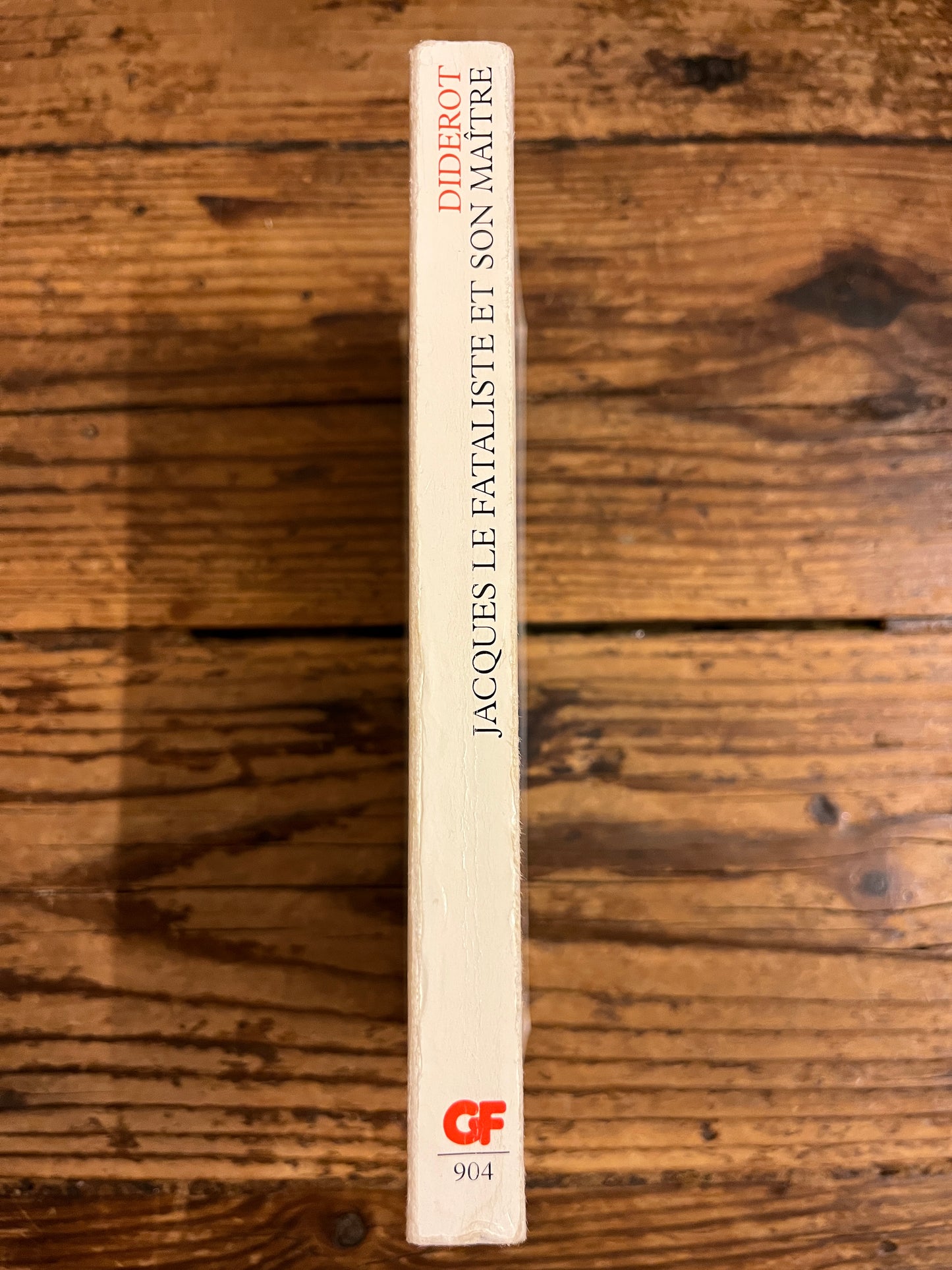 dos du livre "l'air et les songes" sur fond de bois