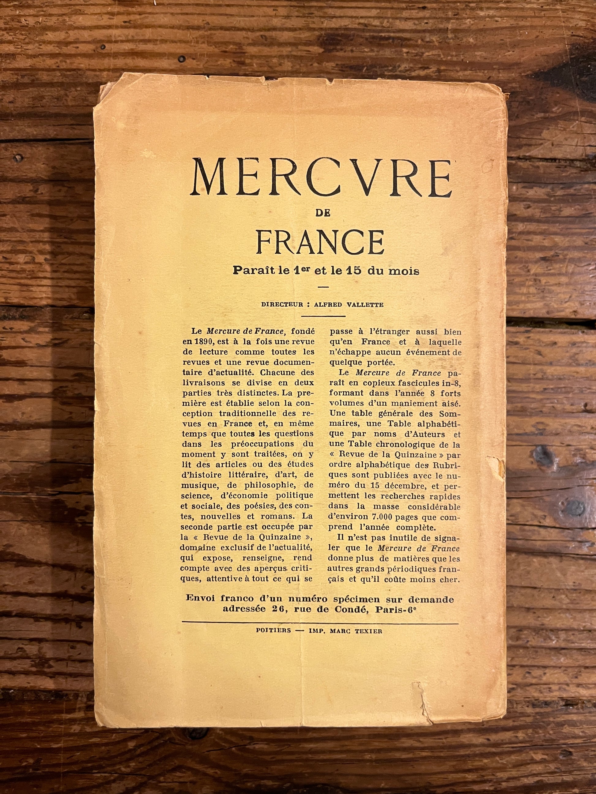 quatrième de couverture du livre"ainsi parlait zarathoustra "ainsi parlait zarathoustra" sur fond de bois 