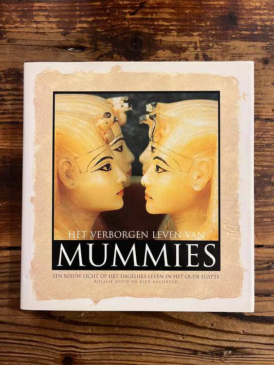 Het verborgen leven van Mummies, Rosalie David en Rick Archbold