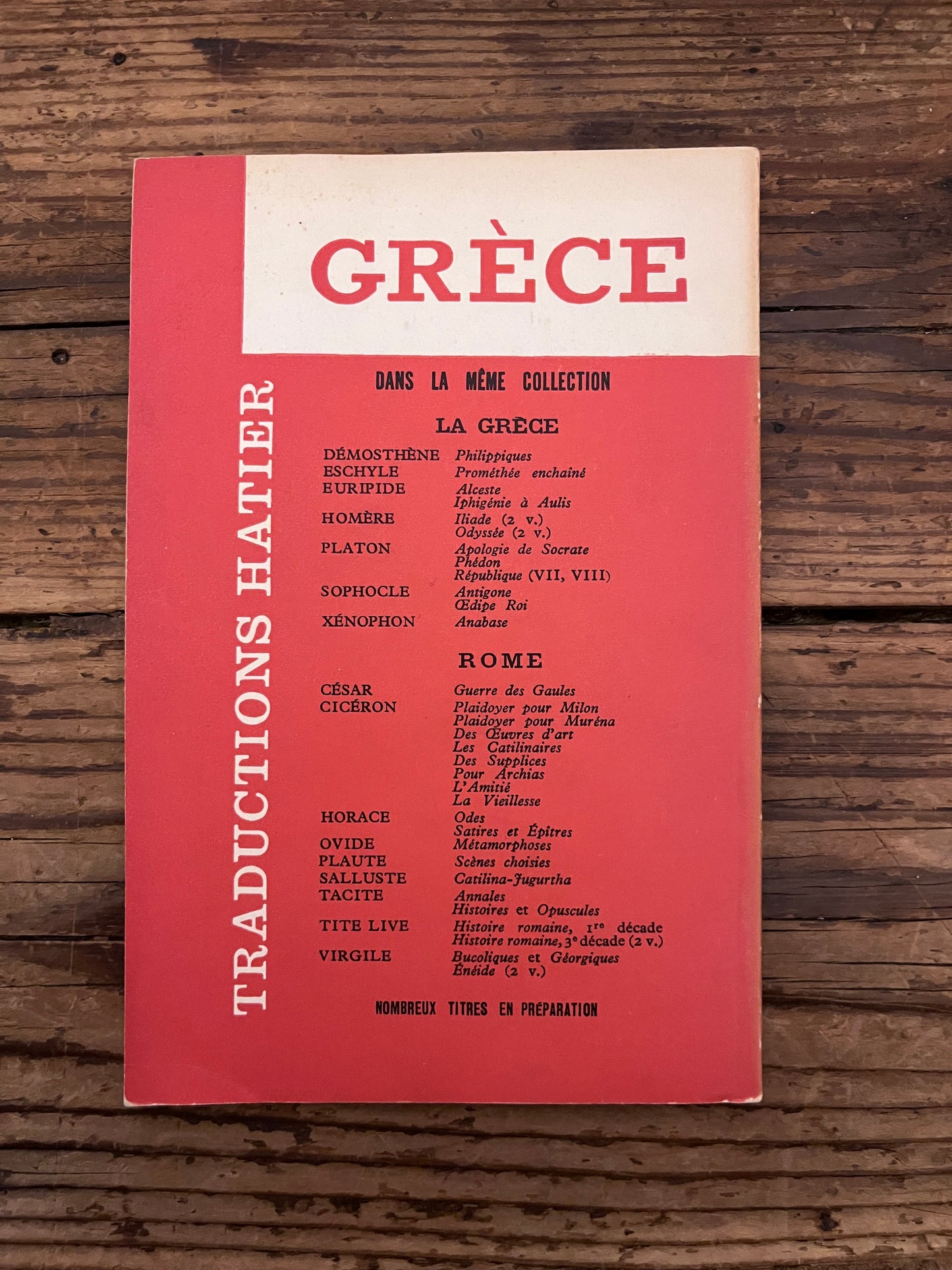 photo de la quatrieme de couverture du livre "les perses" sur fond de bois