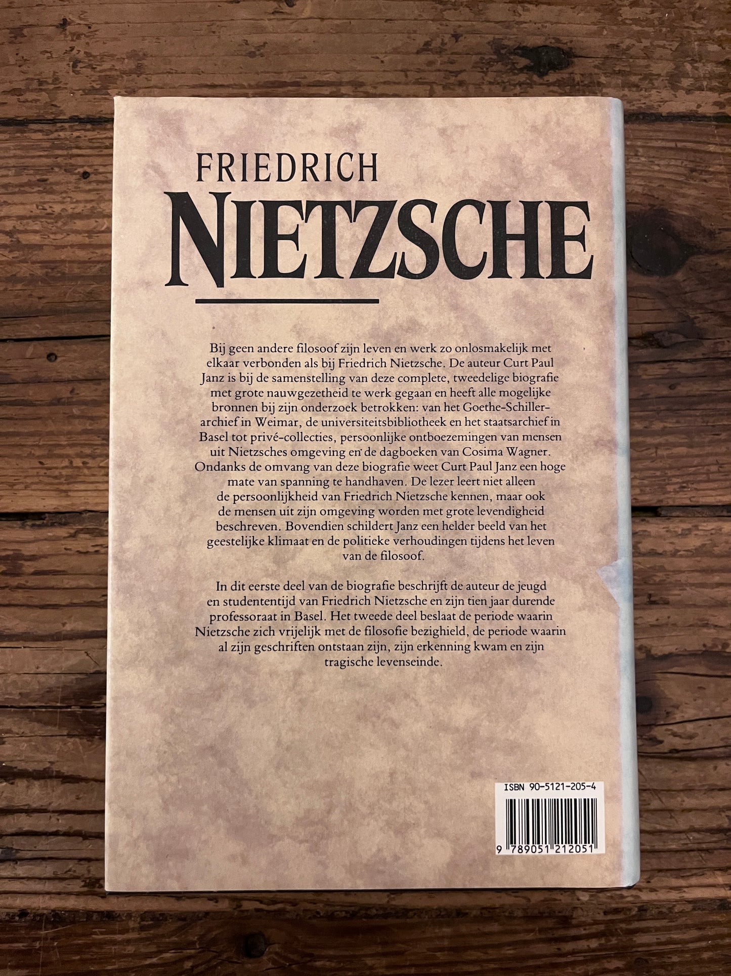 foto van de backcover van de complete biografie van Nietzsche boek 1