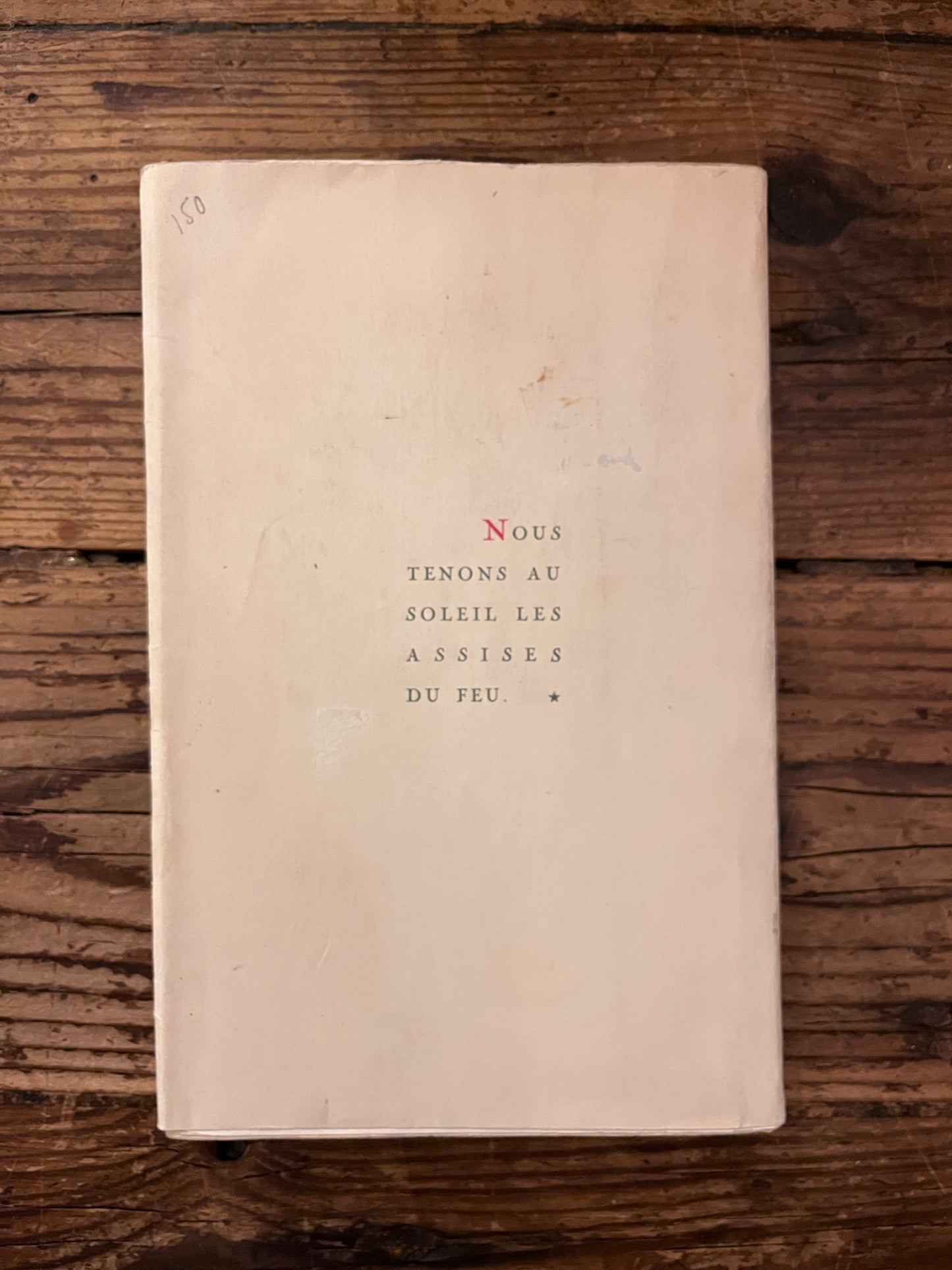 quatrieme de couverture du livre " pour un nouvel acces a la vie" sur fond de bois
