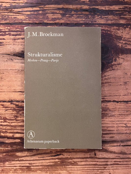 foto van de omslag van het boek "strukturalisme" op een houten achtergrond
