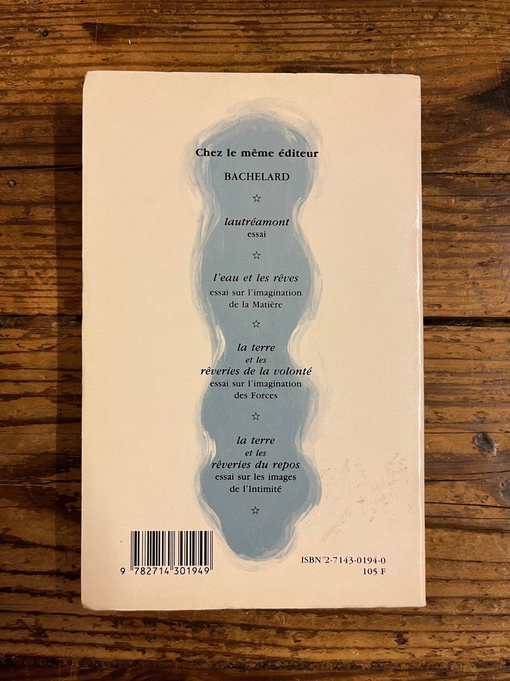 quatrieme de couverture du livre "l'air et les songes" sur fond de bois 