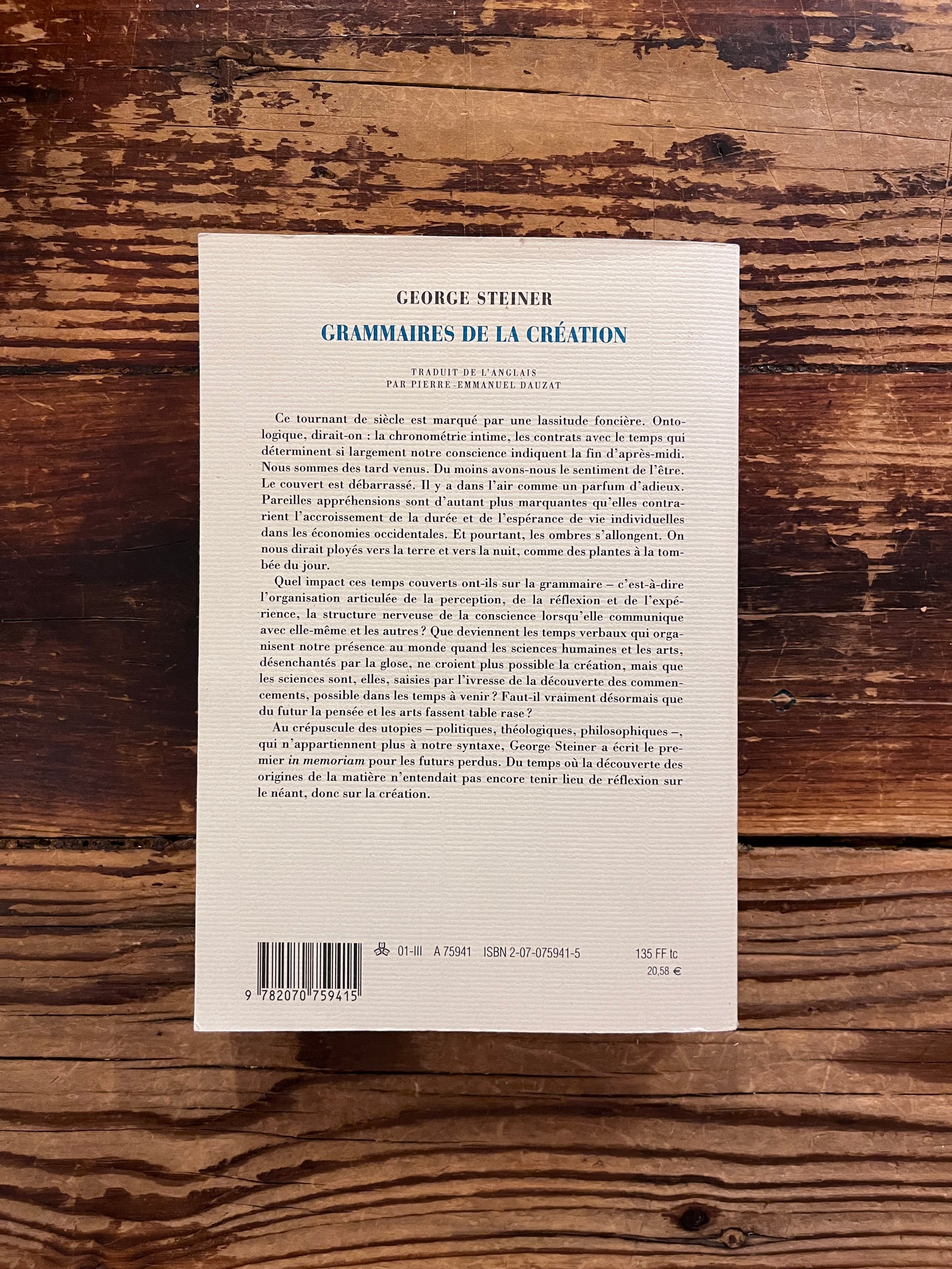 photo de la couverture du livre "grammaires de la creation"sur fond de bois