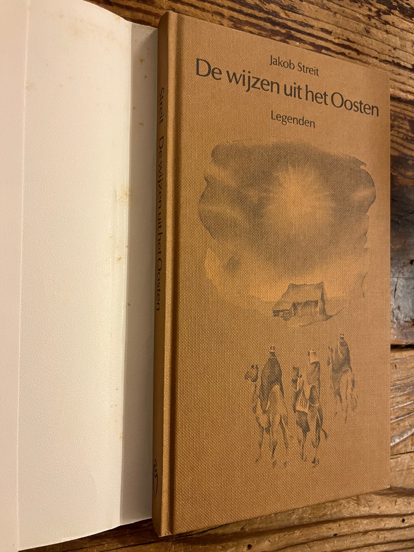 Voorkant zonder stofomslag van boek met de titel 'De wijzen uit het Oosten' door Jakob Streit
