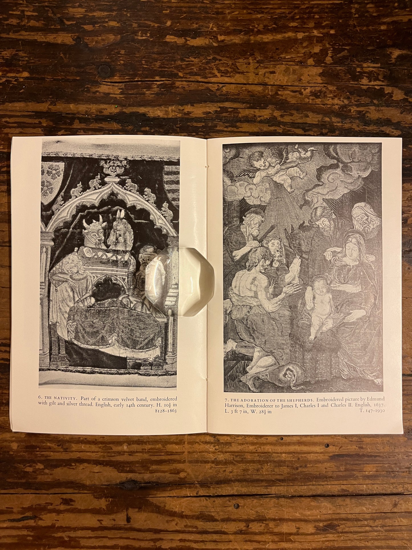 preview of an illustration contained in the "christmas picture book" on a wooden bakcground