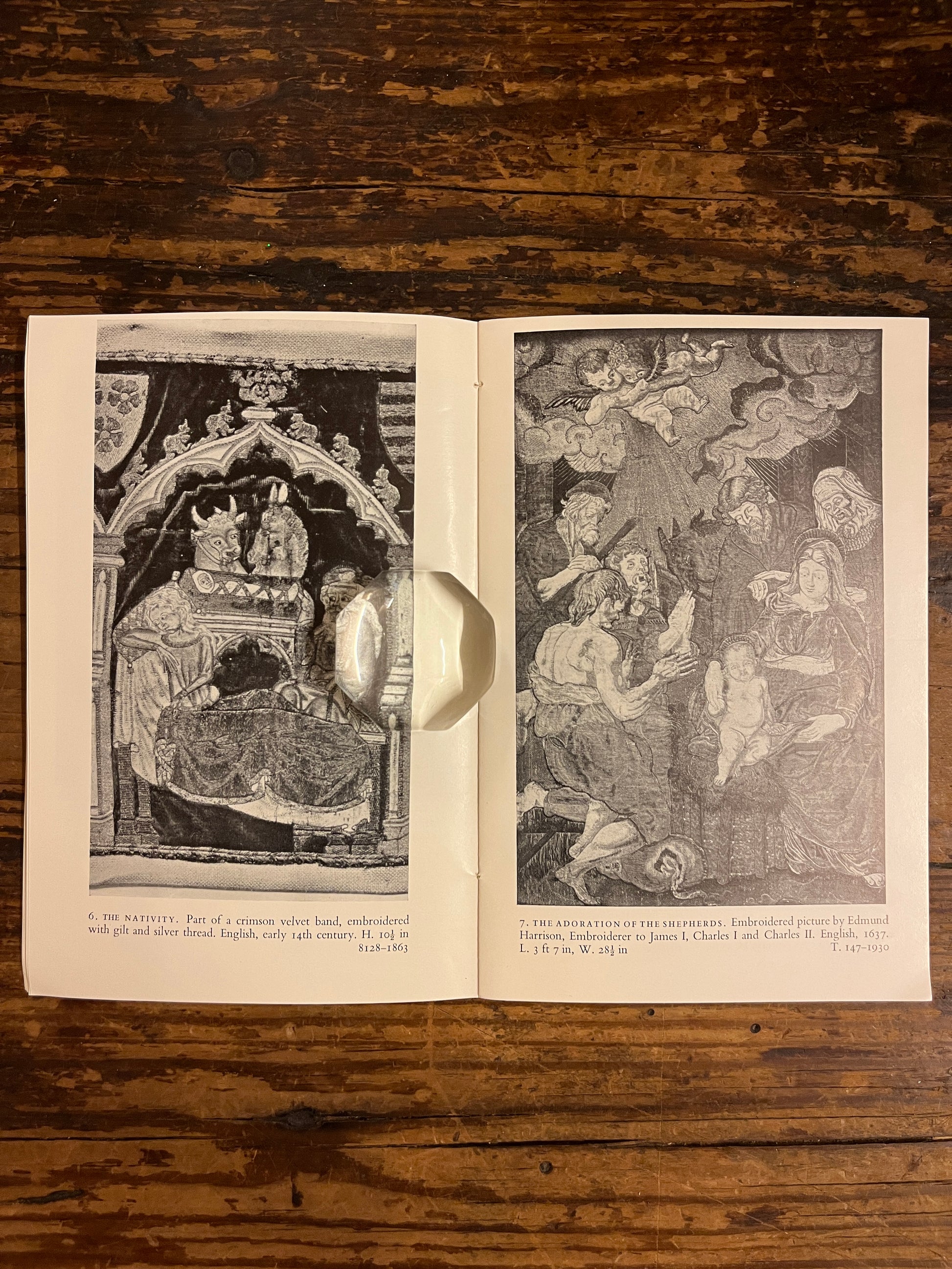 preview of an illustration contained in the "christmas picture book" on a wooden bakcground