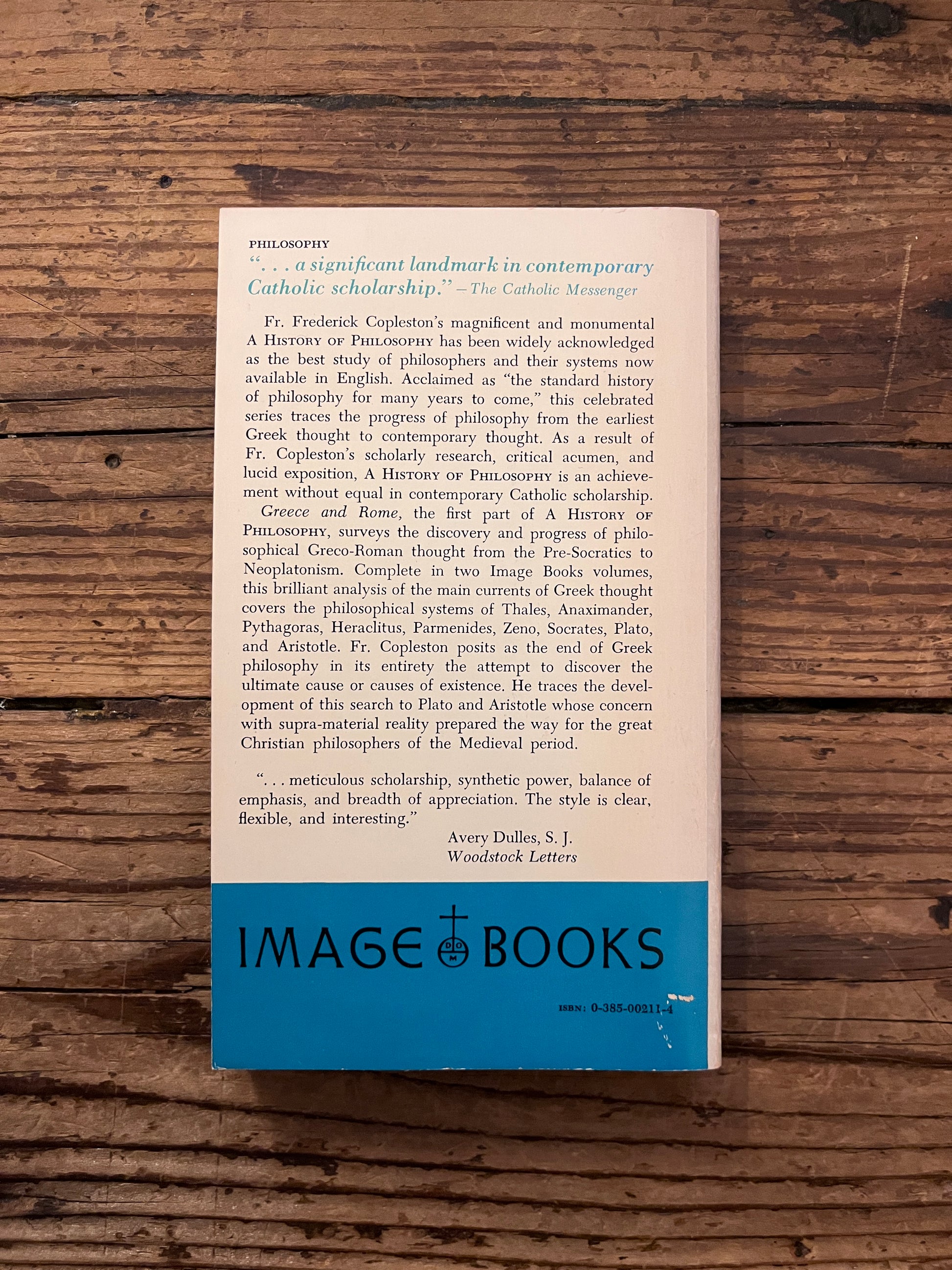 photo of the backcover of the book "a history of philosophy"on a wooden background