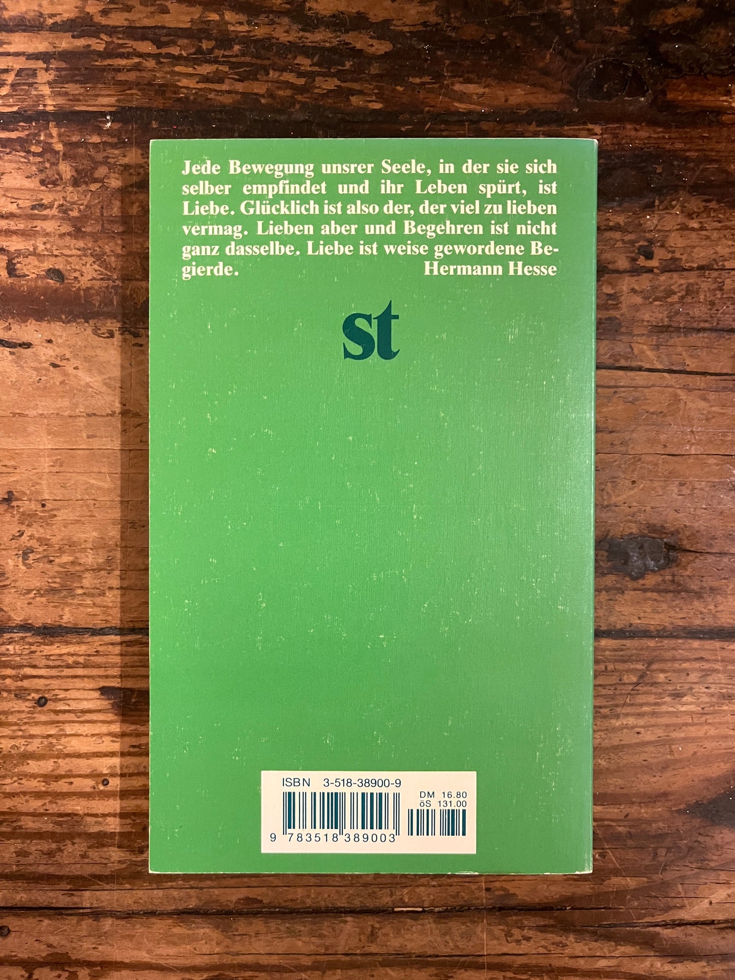 photo of the backcover of the book "Liebesgeschichten" on a wooden background