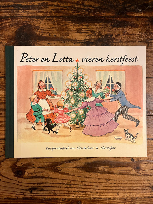 boekomslag van het boek "Peter en Lotta vieren kerstfeest" op een houten achtergrond