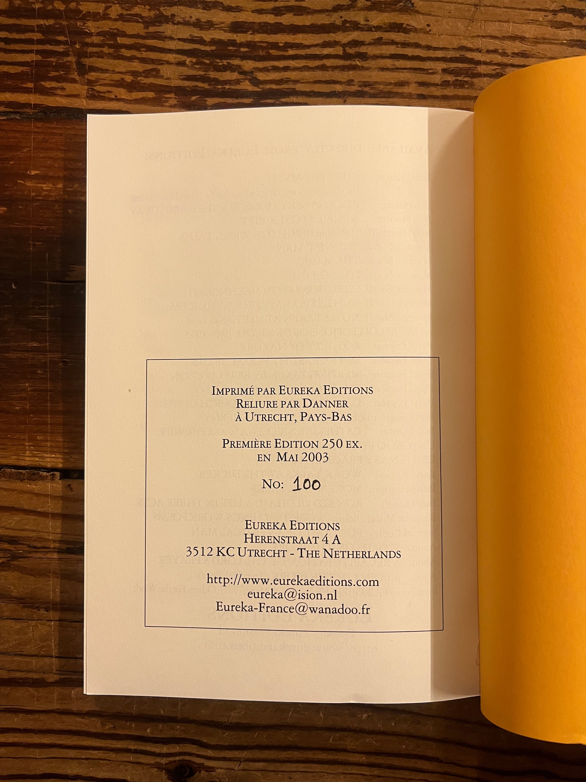Arriere du livre 'La prise de Conscience et Gurdjieff' par Solange Claustres sur une surface en bois 