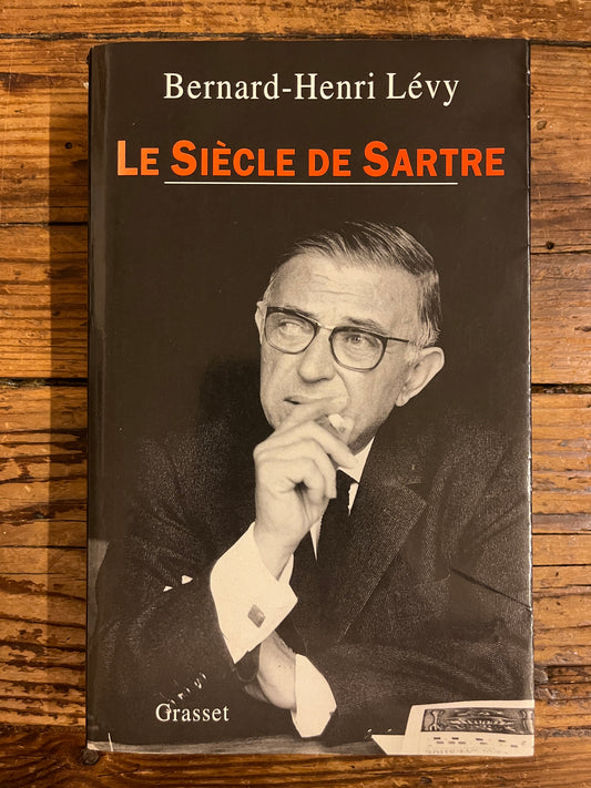 couverture du livre "le siecle de sartre"sur fond de bois