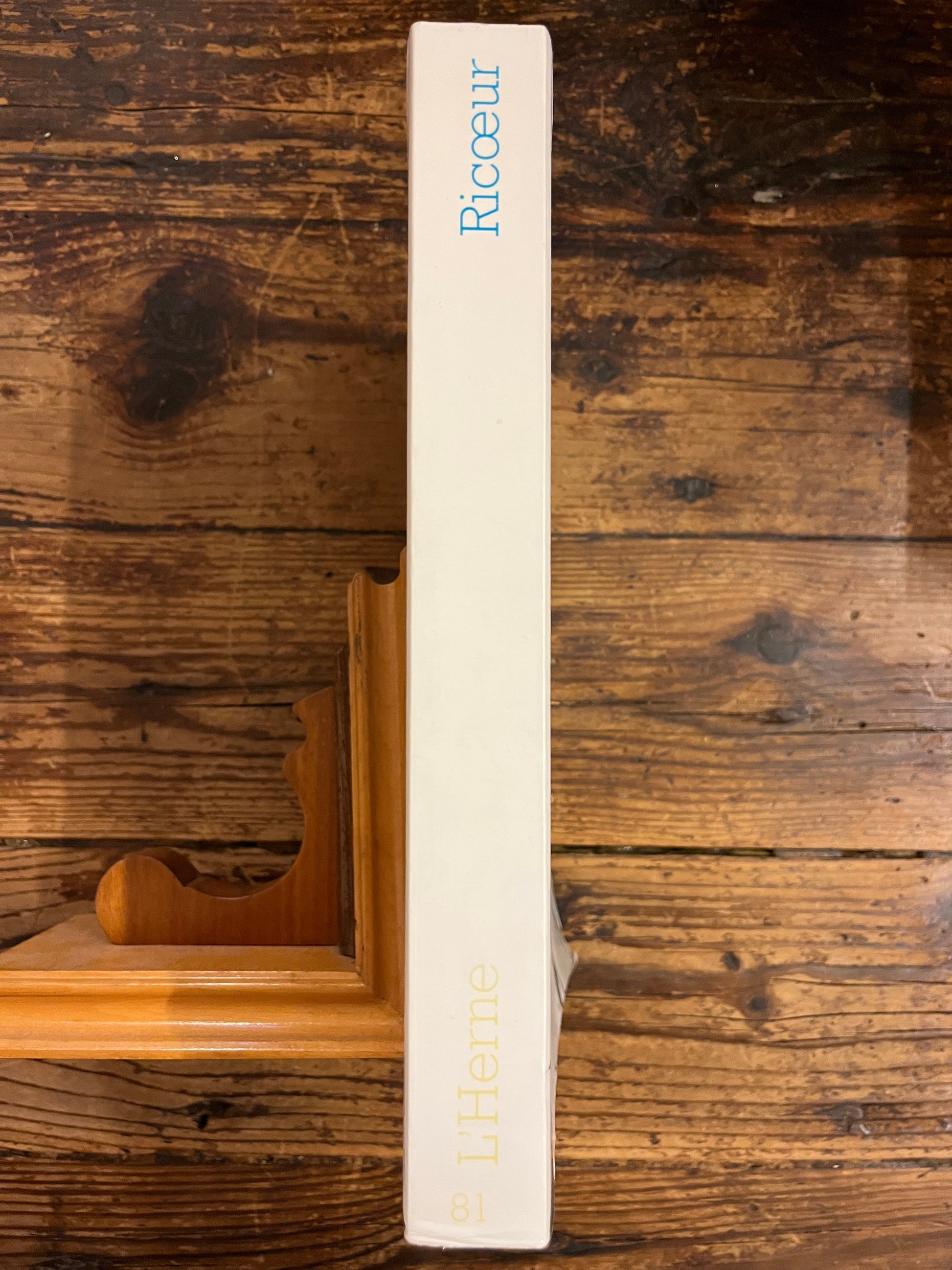 do du livre "Paul Ricoeur" sur fond de bois