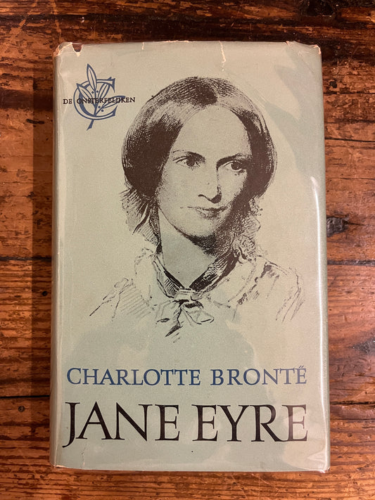 boekomslag van het boek "Jane Eyre"op houten achtergrond
