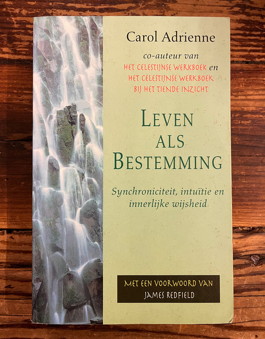 Leven als bestemming, Carol Adrienne