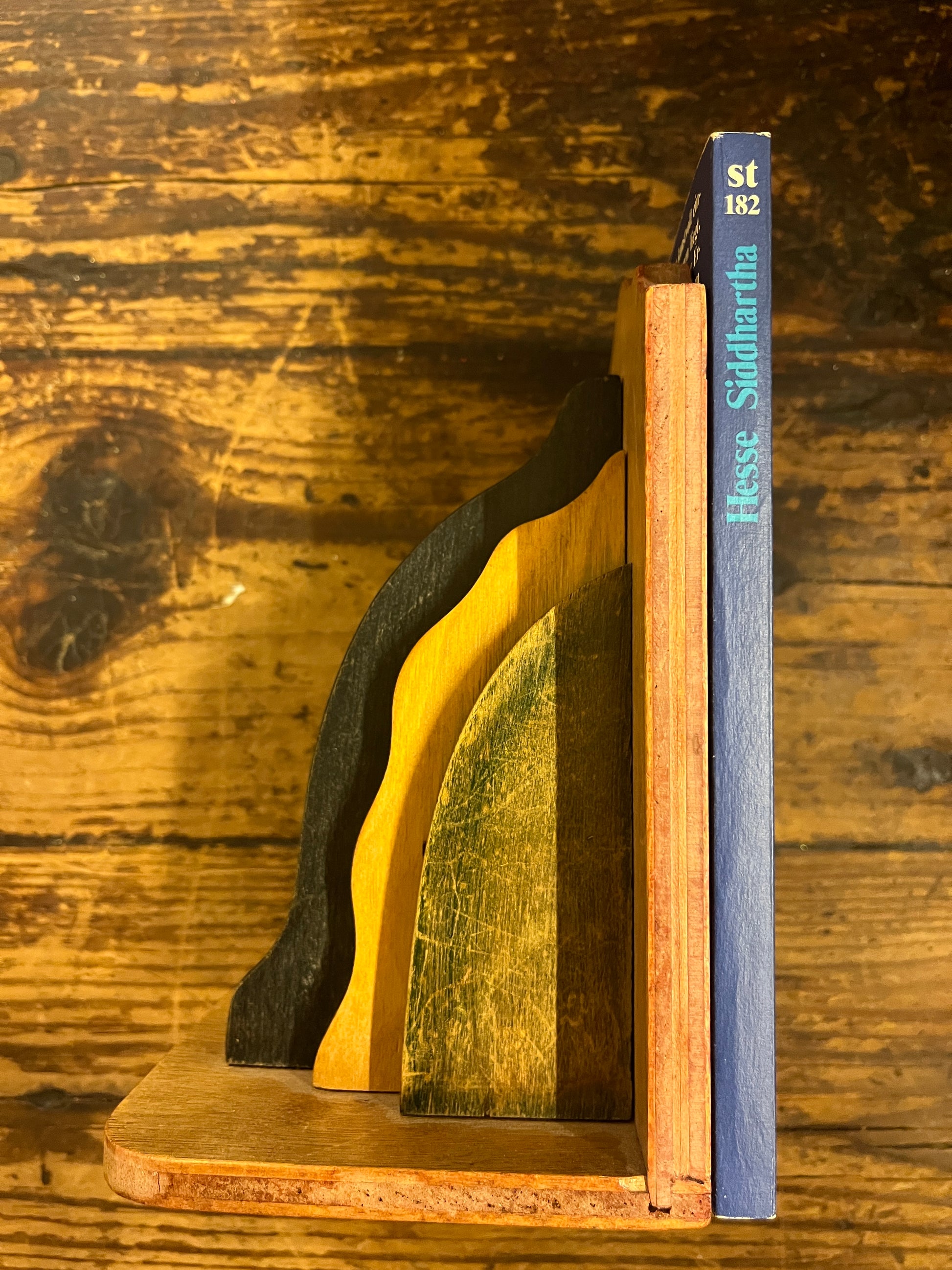 photo of the spine of the book "siddharta"on a wooden background