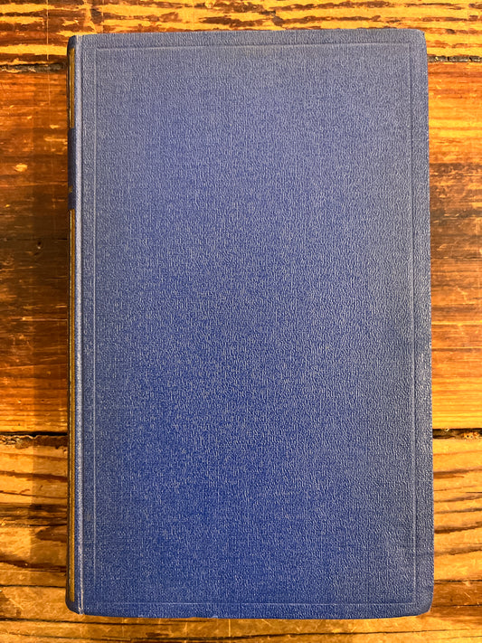 omslag van boek met titel 'Montaigne' door André Gide op een houten achtergrond 