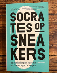 Socrates op sneakers, Elke Wiss